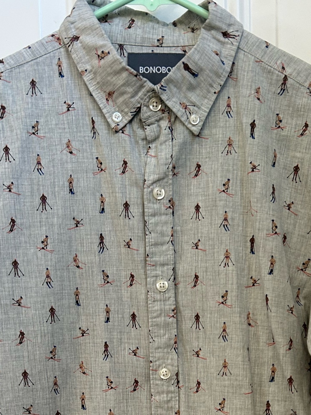 Bonobos Men’s button down shirt with skiers, size S